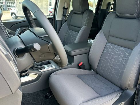 New 2026 Nissan Frontier SV w/ SV Convenience Package AWD/4WD image 28