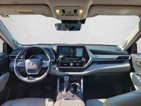 Used 2022 Toyota Highlander Platinum AWD/4WD image 18
