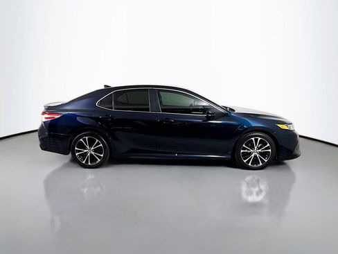 Used 2020 Toyota Camry SE image 4