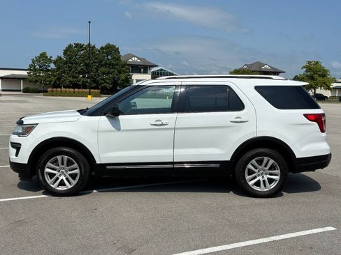 Used 2018 Ford Explorer XLT AWD/4WD image 1