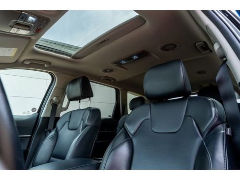 Used 2025 Kia Telluride S AWD/4WD image 13