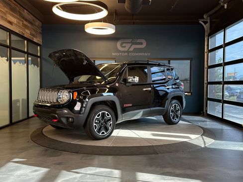 Used 2017 Jeep Renegade Trailhawk w/ Premium Trailhawk Package AWD/4WD image 24