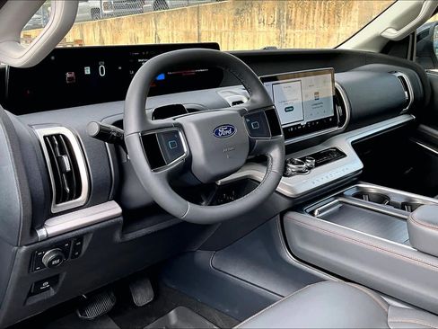 Used 2025 Ford Expedition Max Active image 18