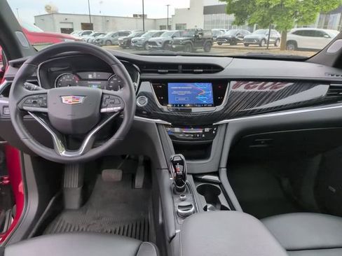 Certified 2024 Cadillac XT6 Premium Luxury w/ LPO, Floor Liner Package AWD/4WD image 28