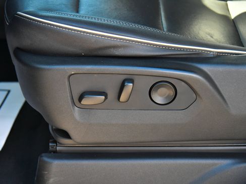 Used 2023 Chevrolet Suburban Premier RWD image 17