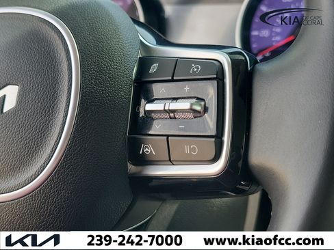 Used 2024 Kia Carnival LX FWD image 28