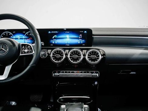 Used 2022 Mercedes-Benz CLA 250 image 13