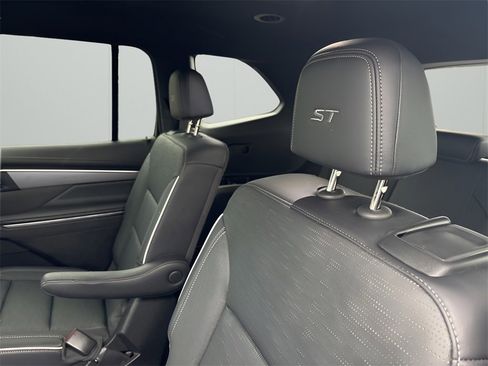 Used 2025 Buick Enclave Sport Touring image 14