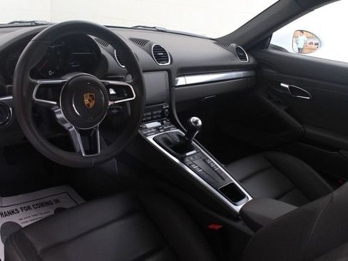 Used 2022 Porsche 718 Cayman RWD image 5