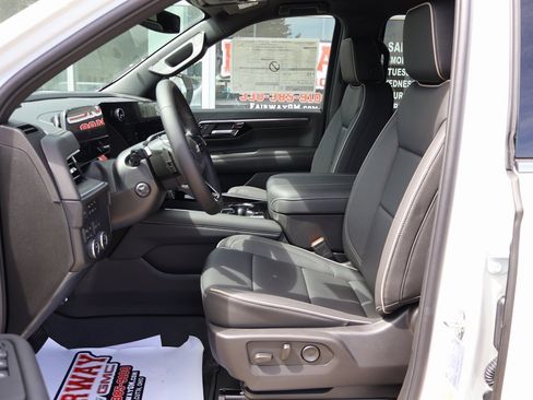 New 2025 Chevrolet Suburban Premier image 15