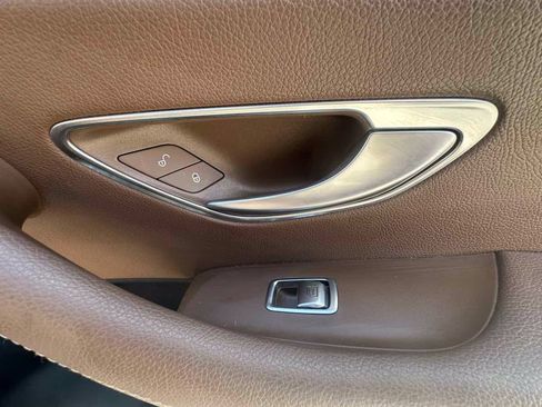Used 2017 Mercedes-Benz E 300 4MATIC image 29