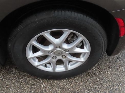 Used 2023 Chrysler Voyager LX FWD image 13
