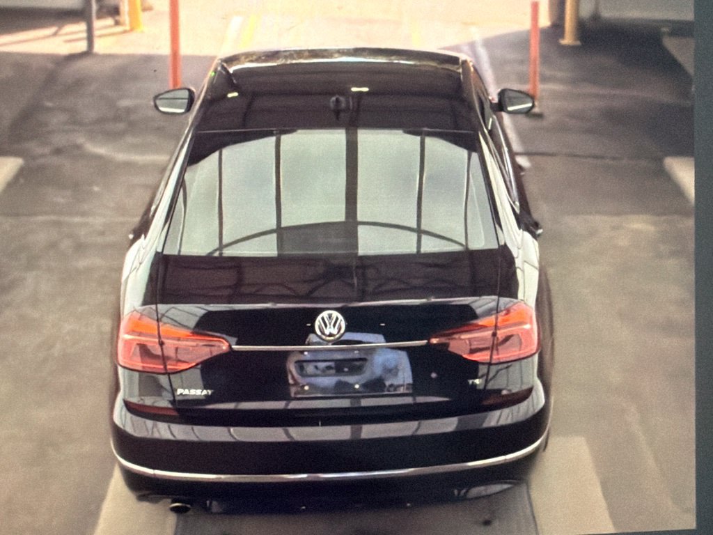 Used 2017 Volkswagen Passat 1.8T R-Line FWD image 3