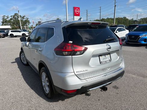 Used 2018 Nissan Rogue SV w/ Premium Package FWD image 5