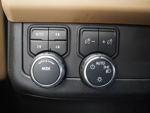 Used 2024 Chevrolet Tahoe Premier AWD/4WD image 21