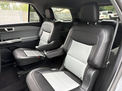 Used 2024 Ford Explorer XLT w/ Equipment Group 202A AWD/4WD image 22