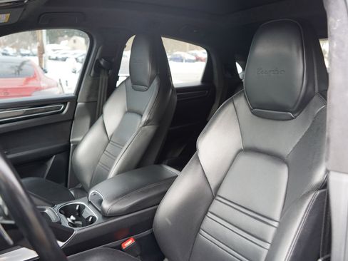 Used 2021 Porsche Cayenne Turbo image 28