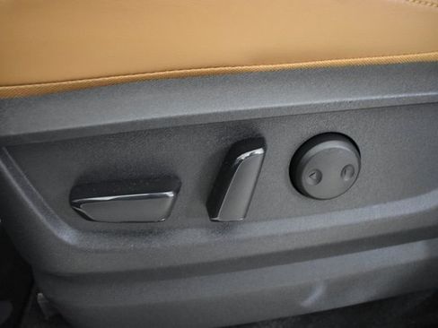 New 2025 Nissan Armada SL w/ Captain's Chari Seat Package image 13