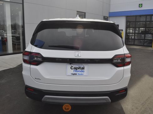 Certified 2025 Honda Pilot EX-L image 6