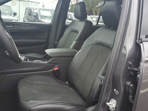 New 2025 Jeep Grand Cherokee Altitude image 19