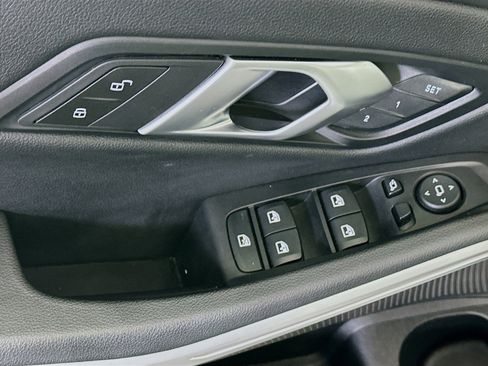 Used 2025 BMW 330i Sedan image 15