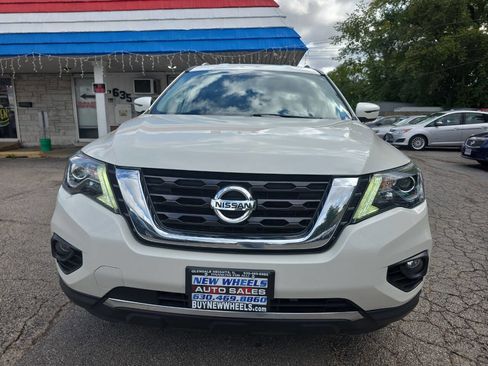 Used 2017 Nissan Pathfinder SV w/ SV Tech Package image 4