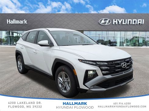 New 2026 Hyundai Tucson SE image 1