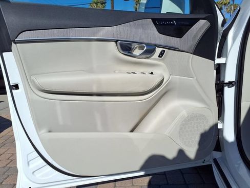 Used 2023 Volvo XC90 B6 Plus AWD/4WD image 17