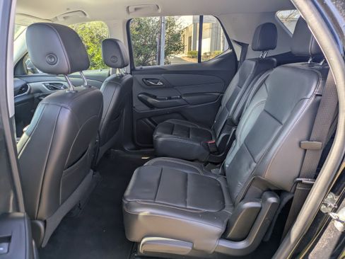 Used 2020 Chevrolet Traverse LT image 15