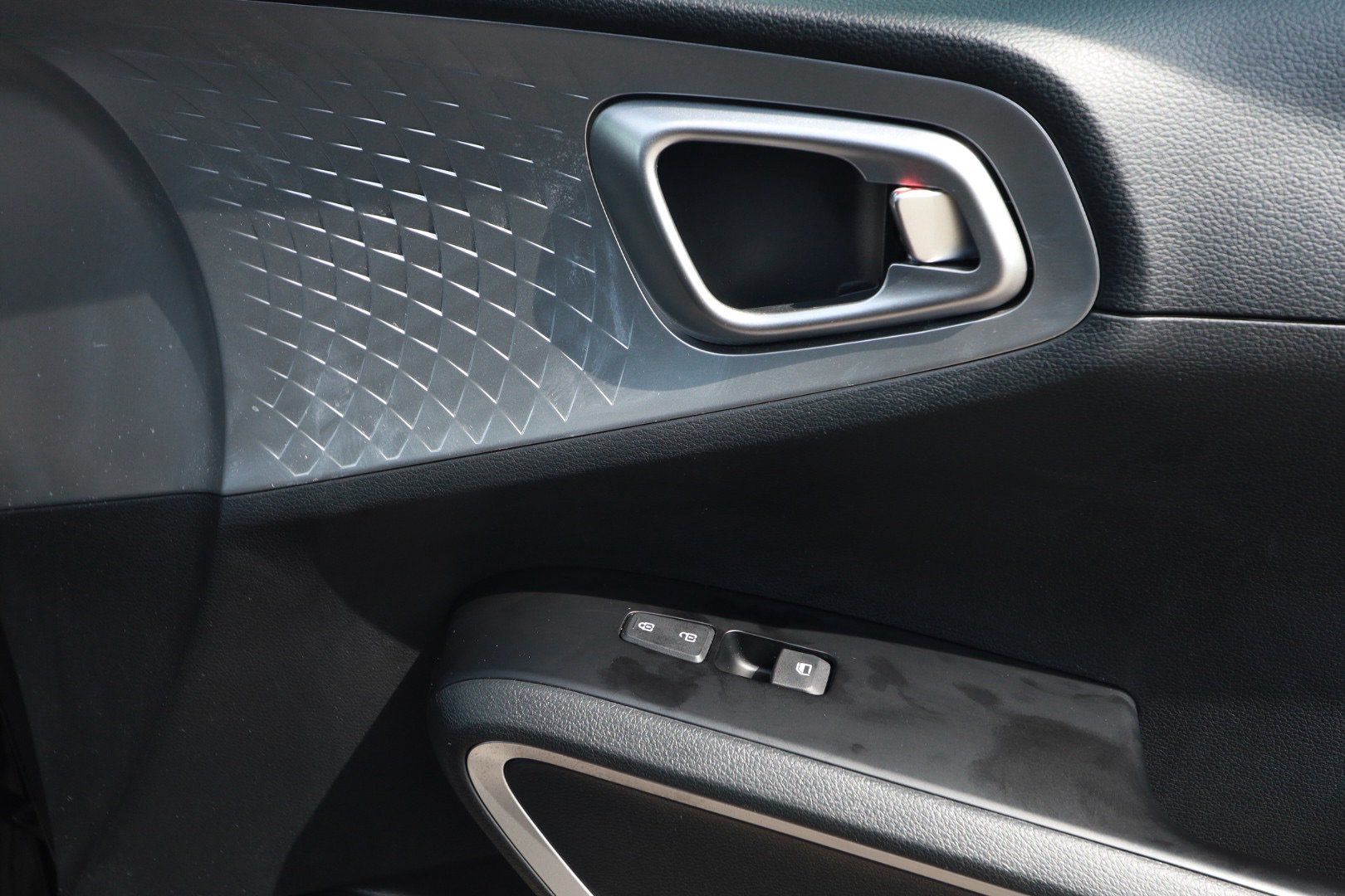 Used 2025 Kia Soul LX w/ LX Technology Package FWD image 30