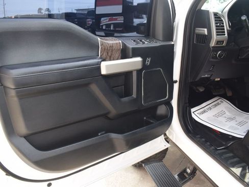 Used 2017 Ford F250 Lariat w/ FX4 Off-Road Package AWD/4WD image 9