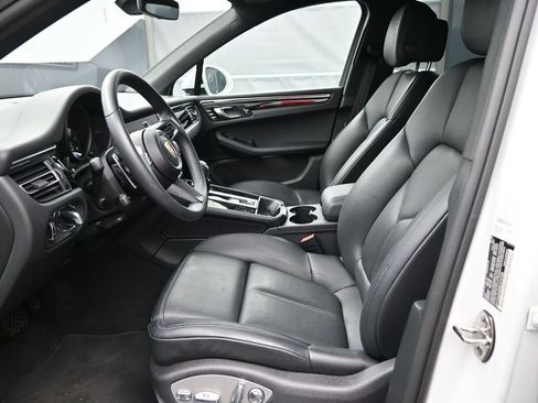 Used 2025 Porsche Macan AWD/4WD image 6
