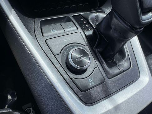 Certified 2025 Toyota RAV4 XLE AWD/4WD image 36
