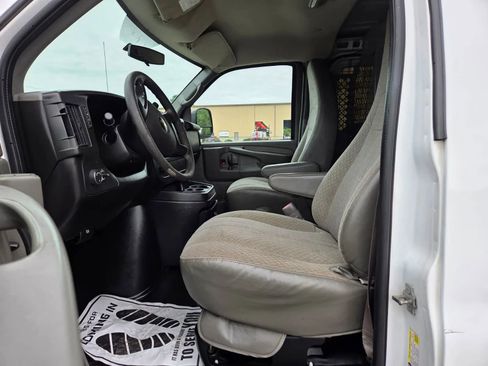 Used 2014 Chevrolet Express 3500 w/ Chrome Appearance Package RWD image 9
