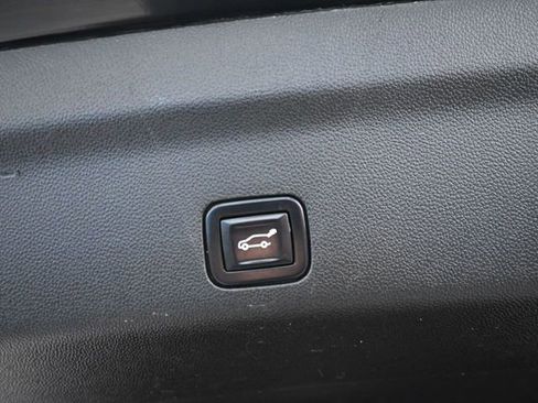 Used 2022 Chevrolet Tahoe Z71 image 9