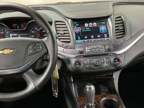 Used 2014 Chevrolet Impala LT w/ Convenience Package image 13