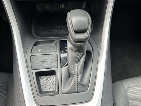 Used 2025 Toyota RAV4 XLE image 28