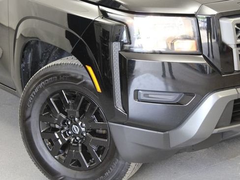 Used 2023 Nissan Frontier SV w/ Technology Package RWD image 3