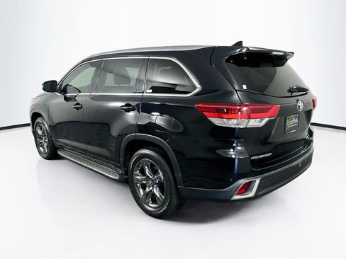 Used 2018 Toyota Highlander Limited Platinum FWD image 5