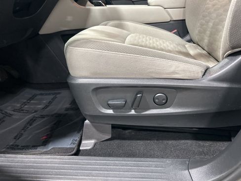 Used 2022 Nissan Pathfinder SV image 15