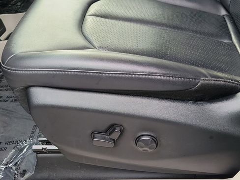 Certified 2024 Chrysler Pacifica Touring-L image 14