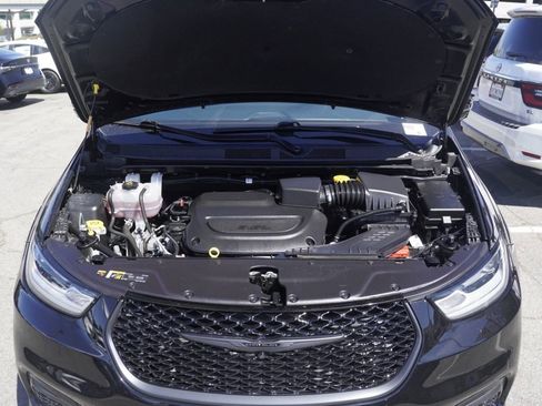 Used 2024 Chrysler Pacifica Limited w/ Uconnect Theater Family Group AWD/4WD image 27