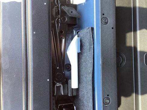 New 2025 Ford Bronco Badlands image 16