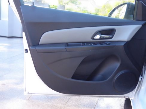 Used 2016 Chevrolet Cruze LS image 21