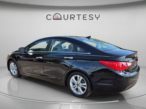 Used 2012 Hyundai Sonata Limited w/ Navigation Pkg FWD image 3