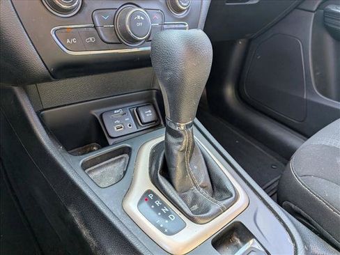 Used 2016 Jeep Cherokee Latitude image 11