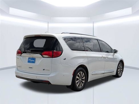 Used 2020 Chrysler Pacifica Limited w/ Advanced Safetytec Group FWD image 7