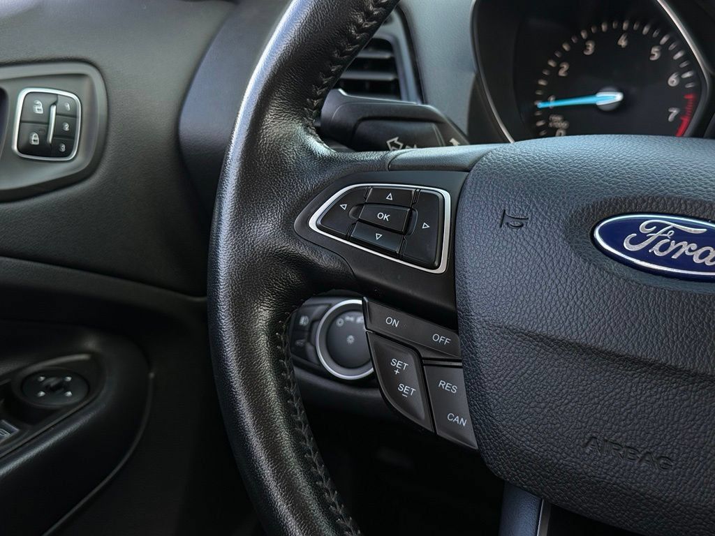 Used 2019 Ford Escape Titanium AWD/4WD image 9