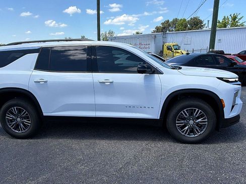 New 2026 Chevrolet Traverse LT w/ Driver Confidence Package FWD image 4