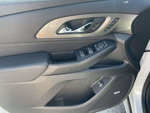 Used 2023 Chevrolet Traverse Premier FWD image 16